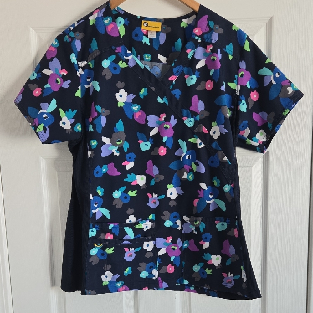 WonderWink Women's Floral Scrub Top - Navy and Multicolor